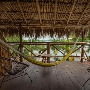 https://amigos-hotelito.quintano-roohotels.com